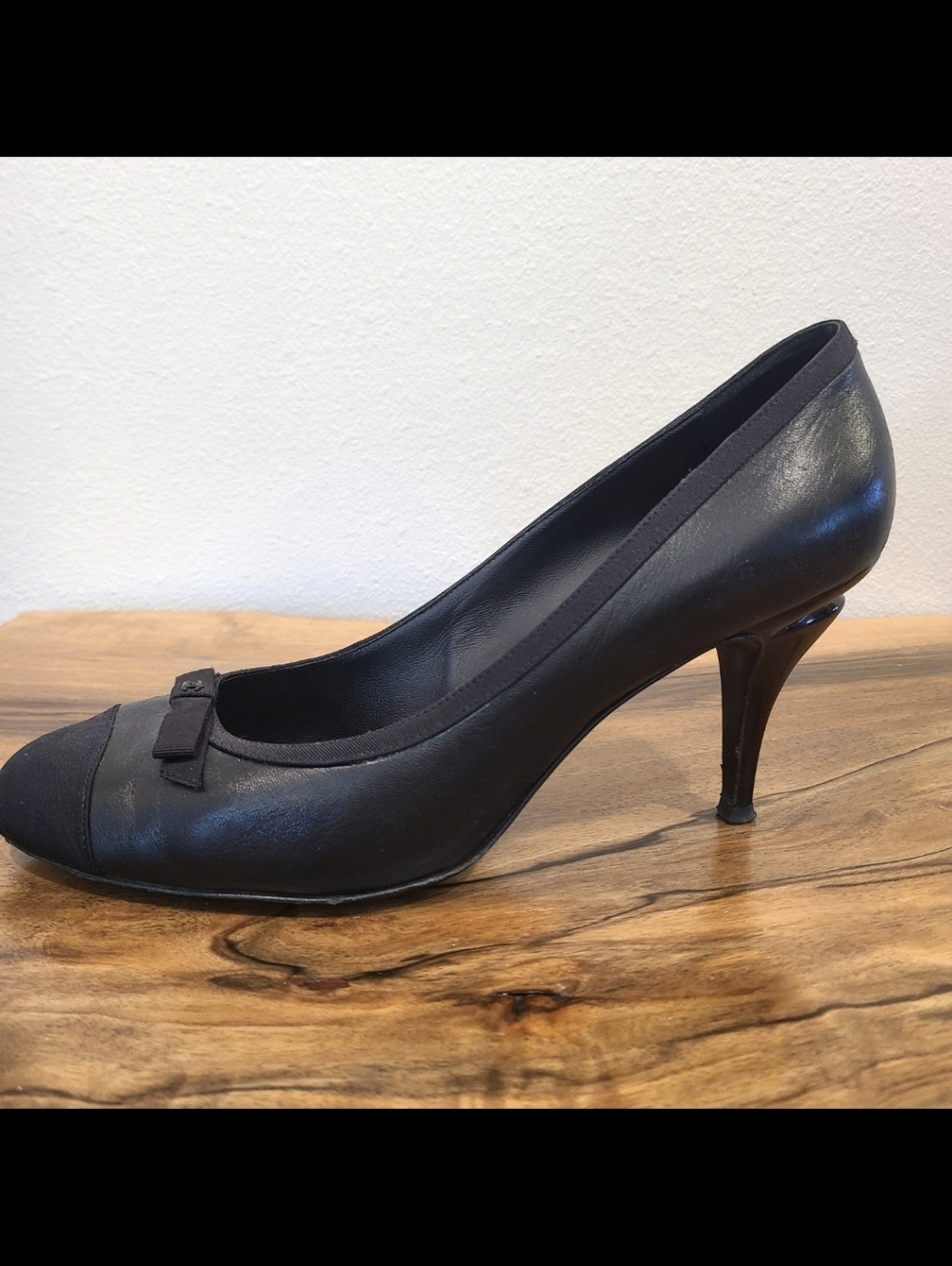 Chanel Black Leather Bow Cap Pump Heels - Picture 14 of 15